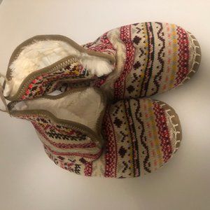 (NEW) American Eagle fur shoes